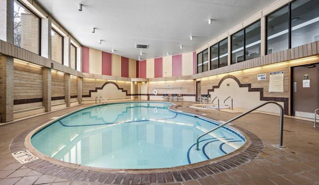 6650 Vernon Avenue S 112, Edina, MN 55436