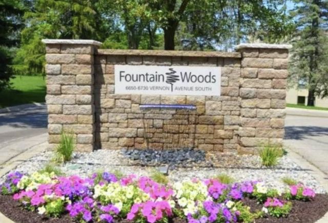 6650 Vernon Avenue S 112, Edina, MN 55436