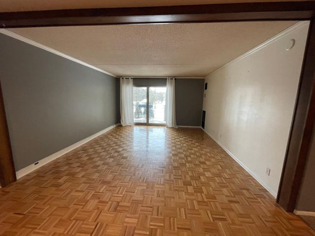 6650 Vernon Avenue S 112, Edina, MN 55436