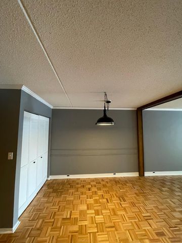 6650 Vernon Avenue S 112, Edina, MN 55436