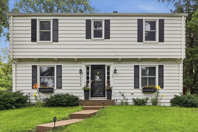 1239 CRESCENT Drive, Council Bluffs, IA 51503