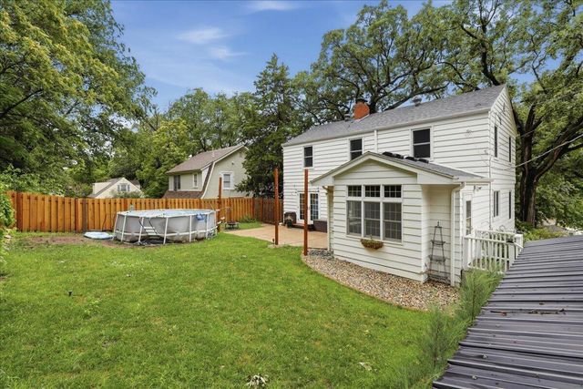 1239 CRESCENT Drive, Council Bluffs, IA 51503