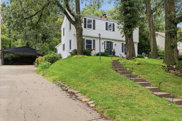 1239 CRESCENT Drive, Council Bluffs, IA 51503