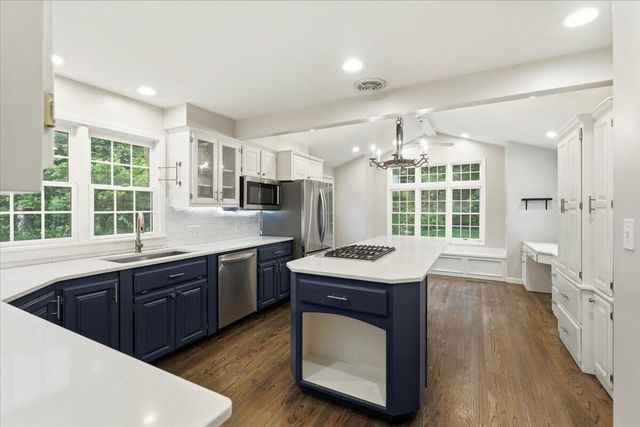 1239 CRESCENT Drive, Council Bluffs, IA 51503