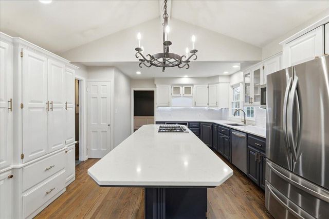 1239 CRESCENT Drive, Council Bluffs, IA 51503