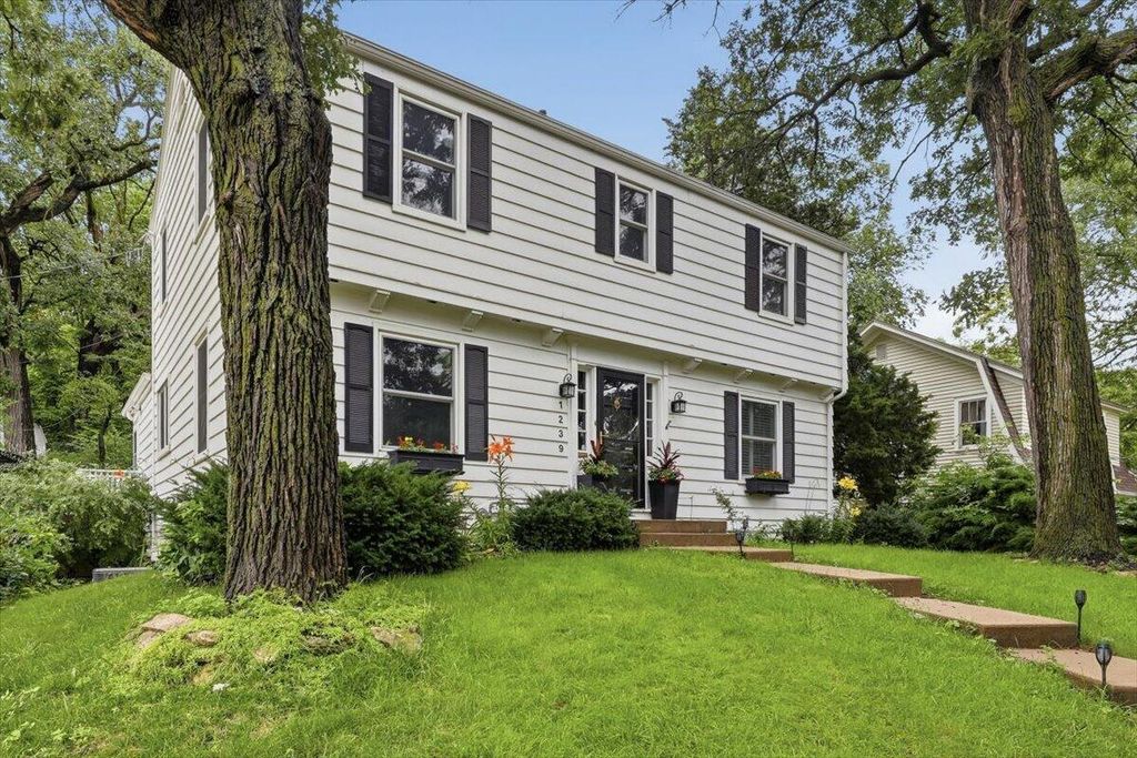 1239 CRESCENT Drive, Council Bluffs, IA 51503