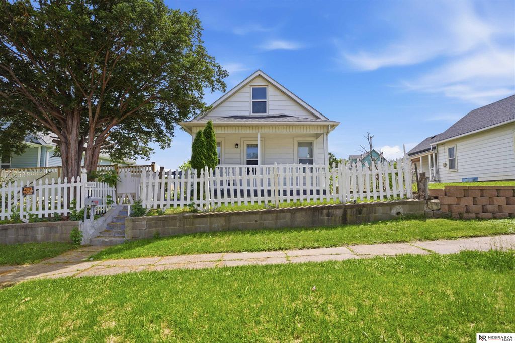 3621 V Street, Omaha, NE 68107