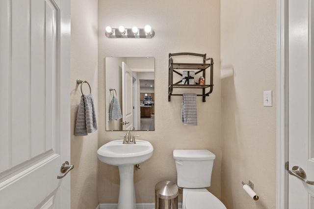 209 Anderson ST, Hutto, TX 78634