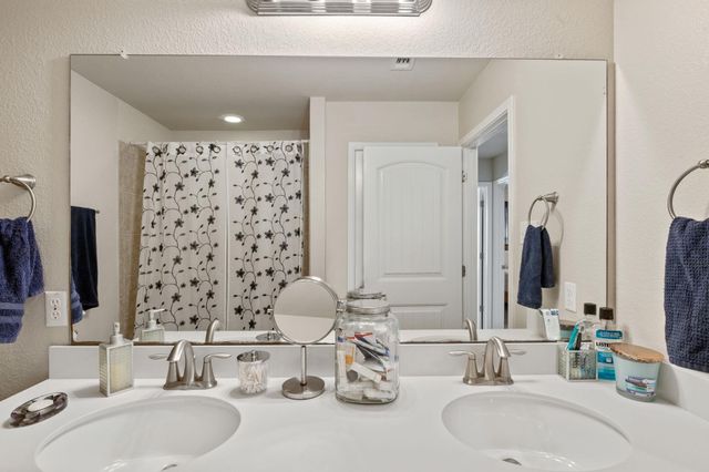 209 Anderson ST, Hutto, TX 78634