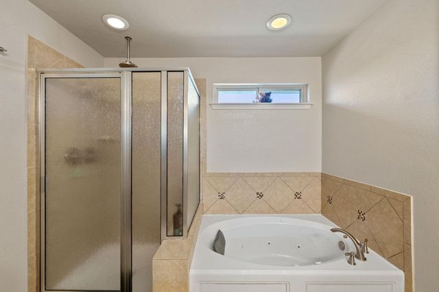 209 Anderson ST, Hutto, TX 78634