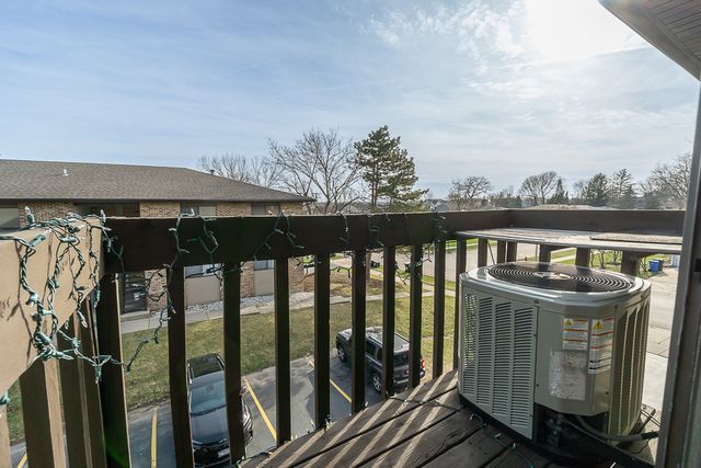 381 S Collins Street B, South Elgin, IL 60177