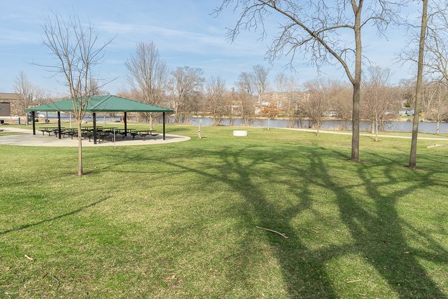 381 S Collins Street B, South Elgin, IL 60177