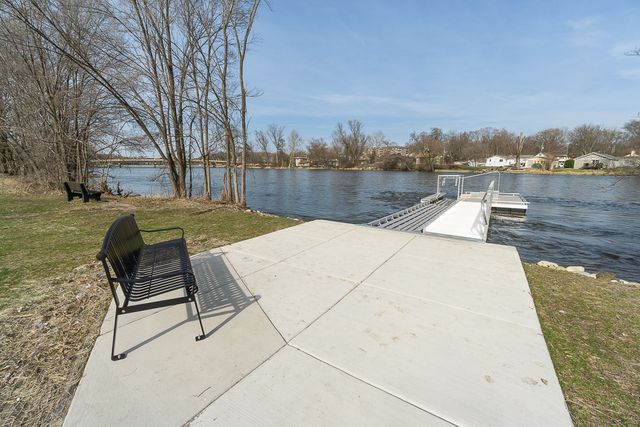 381 S Collins Street B, South Elgin, IL 60177