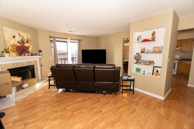 381 S Collins Street B, South Elgin, IL 60177
