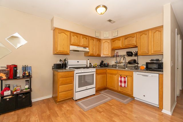 381 S Collins Street B, South Elgin, IL 60177