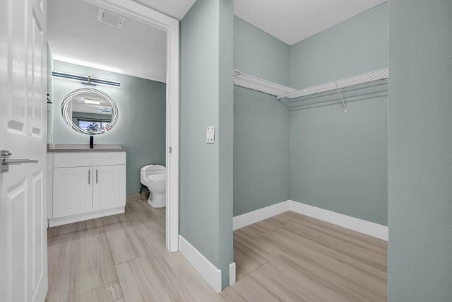 1010 Villa Circle, Boynton Beach, FL 33435