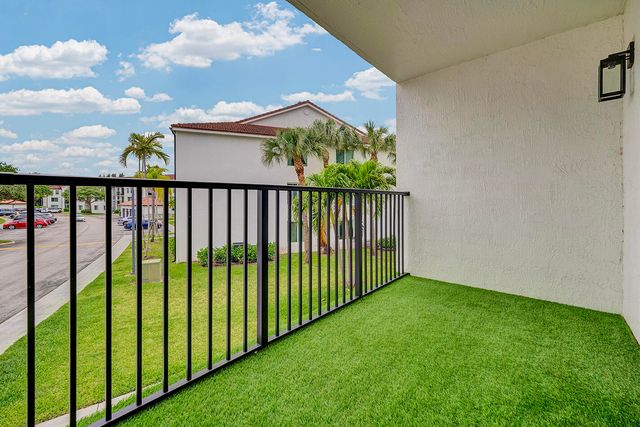 1010 Villa Circle, Boynton Beach, FL 33435