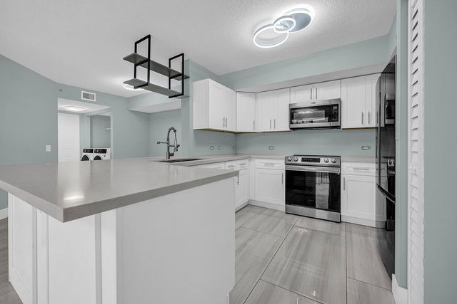 1010 Villa Circle, Boynton Beach, FL 33435