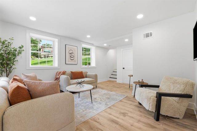 4978 S Pioneer Road, Hampton, PA 15044