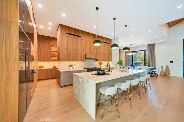 5507 Vanalden, Tarzana, CA 91356