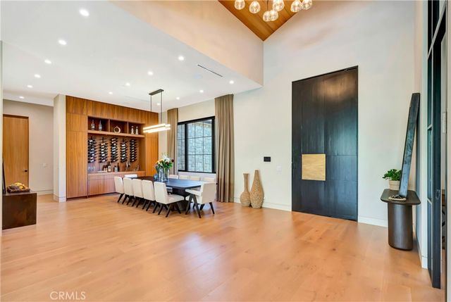 5507 Vanalden, Tarzana, CA 91356