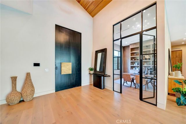 5507 Vanalden, Tarzana, CA 91356