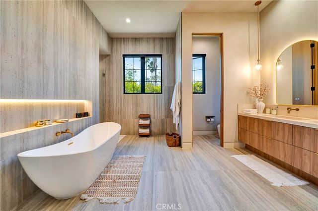 5507 Vanalden, Tarzana, CA 91356