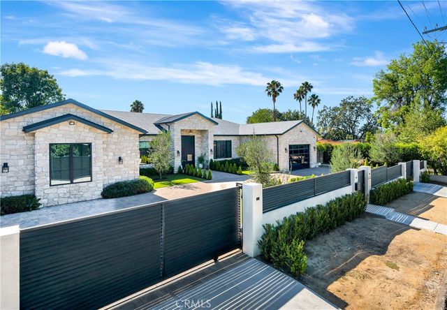 5507 Vanalden, Tarzana, CA 91356