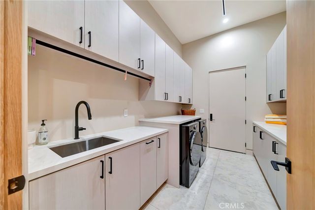 5507 Vanalden, Tarzana, CA 91356