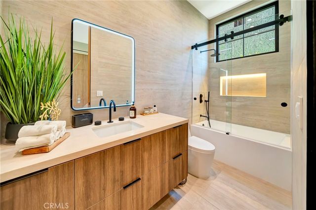 5507 Vanalden, Tarzana, CA 91356