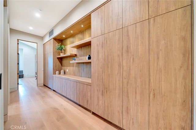 5507 Vanalden, Tarzana, CA 91356