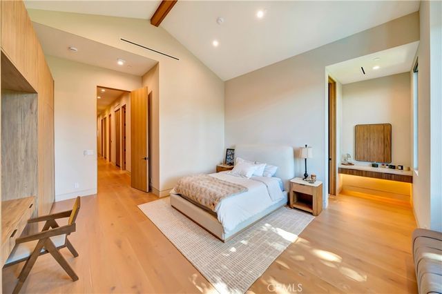 5507 Vanalden, Tarzana, CA 91356