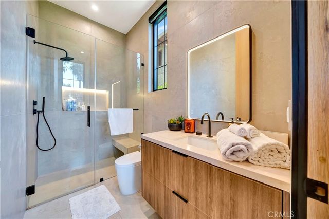 5507 Vanalden, Tarzana, CA 91356