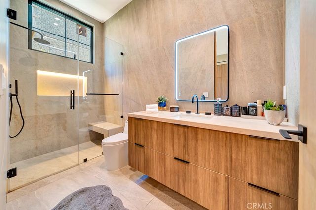 5507 Vanalden, Tarzana, CA 91356