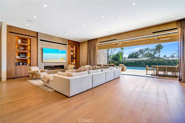 5507 Vanalden, Tarzana, CA 91356