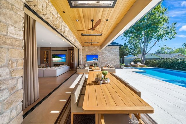 5507 Vanalden, Tarzana, CA 91356