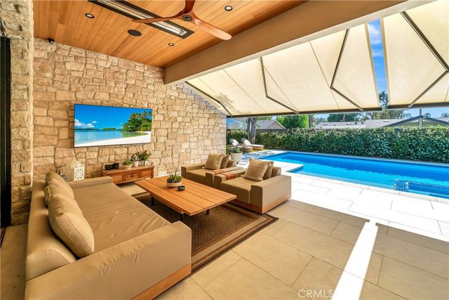 5507 Vanalden, Tarzana, CA 91356