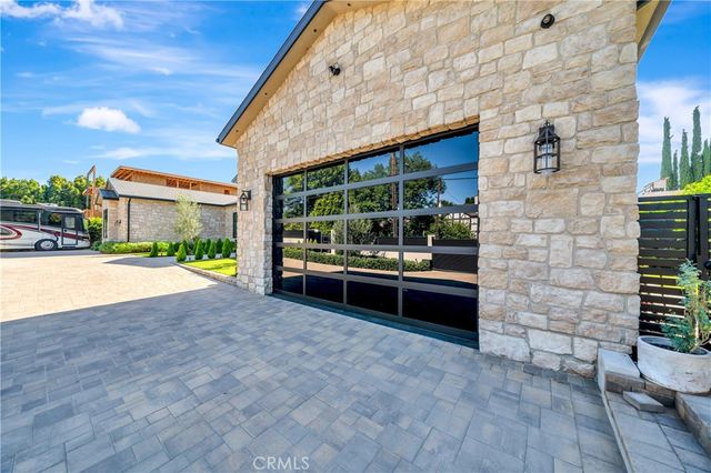 5507 Vanalden, Tarzana, CA 91356