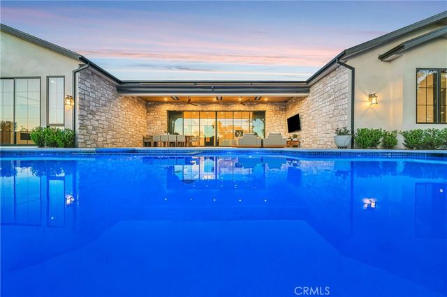 5507 Vanalden, Tarzana, CA 91356