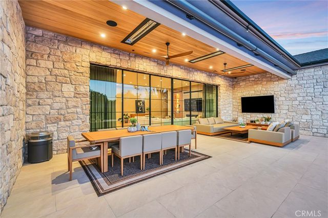 5507 Vanalden, Tarzana, CA 91356