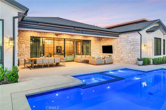 5507 Vanalden, Tarzana, CA 91356