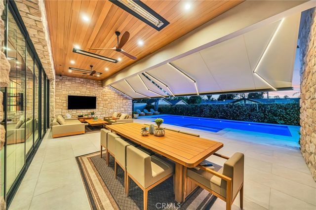 5507 Vanalden, Tarzana, CA 91356