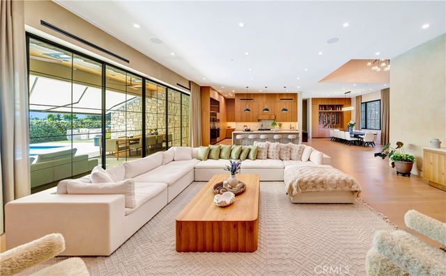 5507 Vanalden, Tarzana, CA 91356