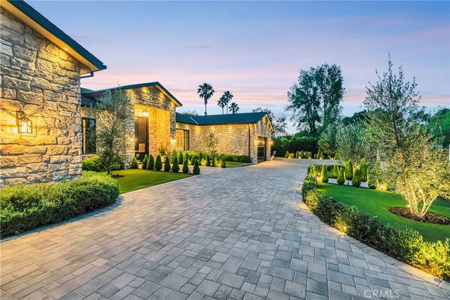 5507 Vanalden, Tarzana, CA 91356