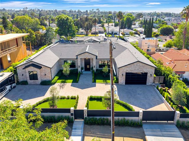 5507 Vanalden, Tarzana, CA 91356