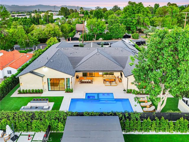 5507 Vanalden, Tarzana, CA 91356