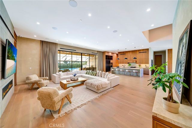 5507 Vanalden, Tarzana, CA 91356