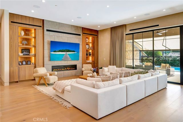 5507 Vanalden, Tarzana, CA 91356