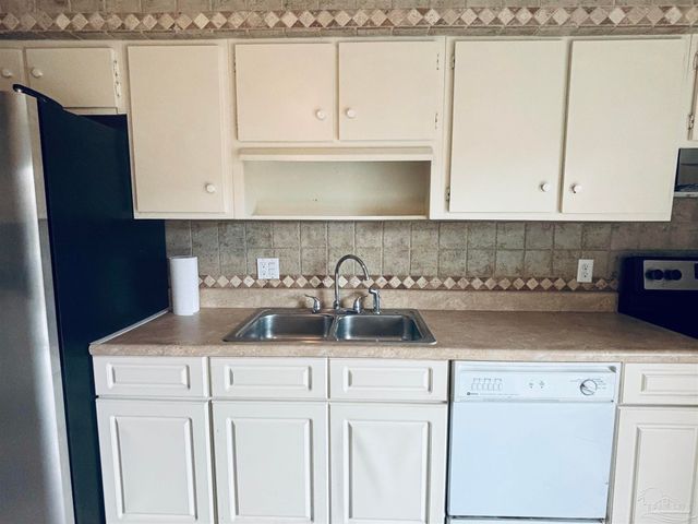 4733 Huron Dr, Pensacola, FL 32507