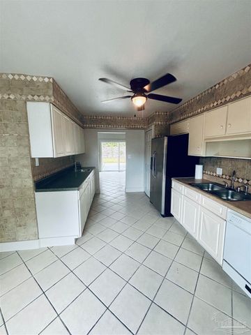 4733 Huron Dr, Pensacola, FL 32507